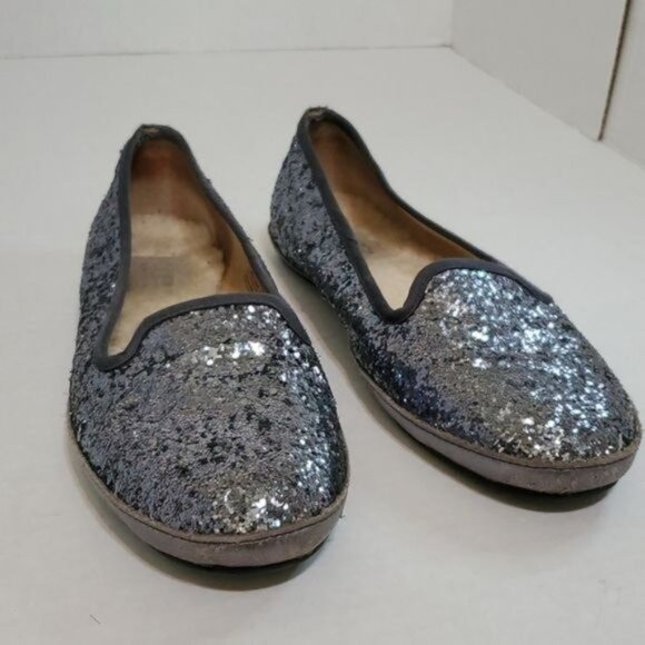 Ugg Flats Slip On Silver Metallic Loafers Leather Sheepskin Women's WOMAN'S 6 - Picture 4 of 16